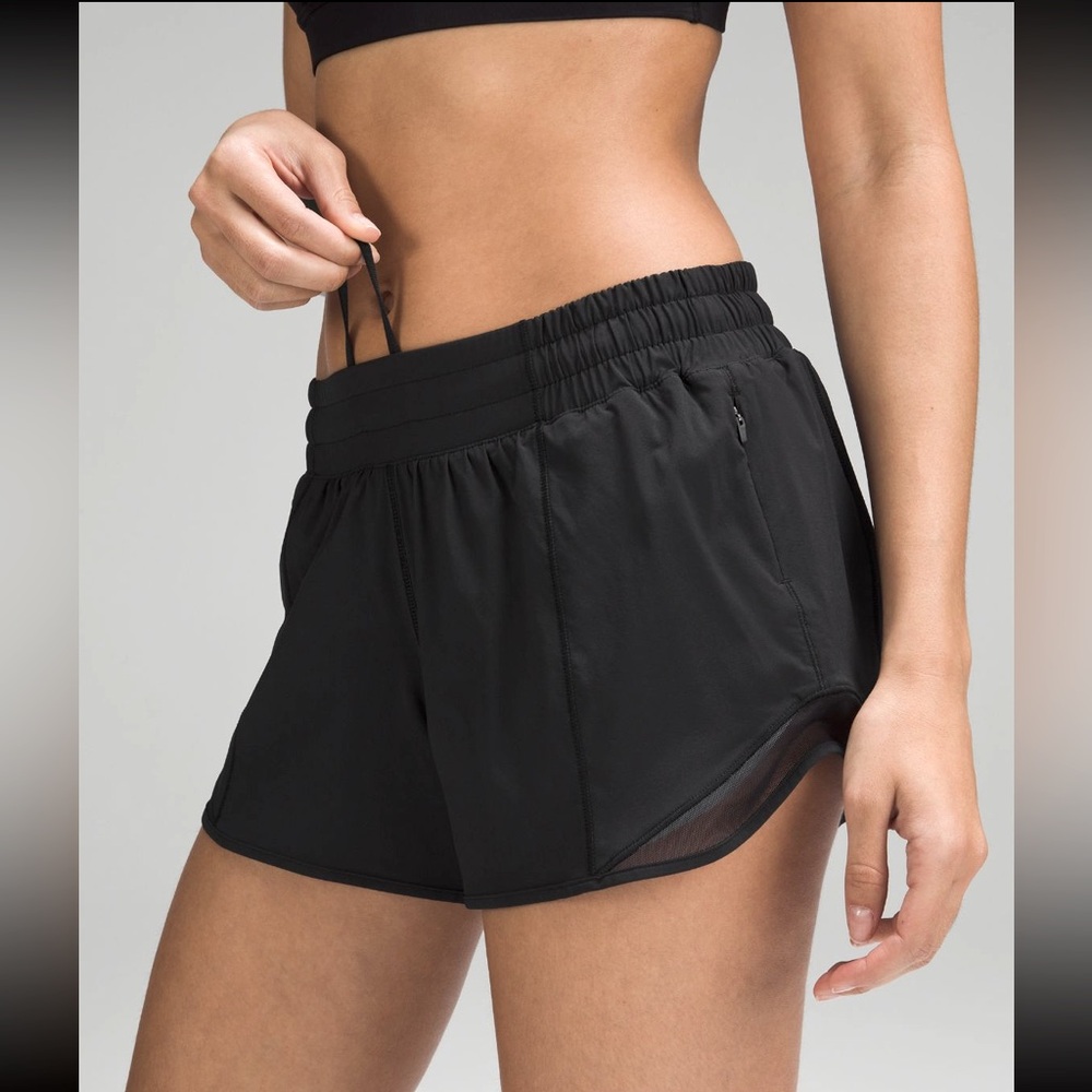 NWT Lululemon Hotty Hot Low-Rise Lined Short 4”